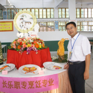 德育学科骨干教师王松峰